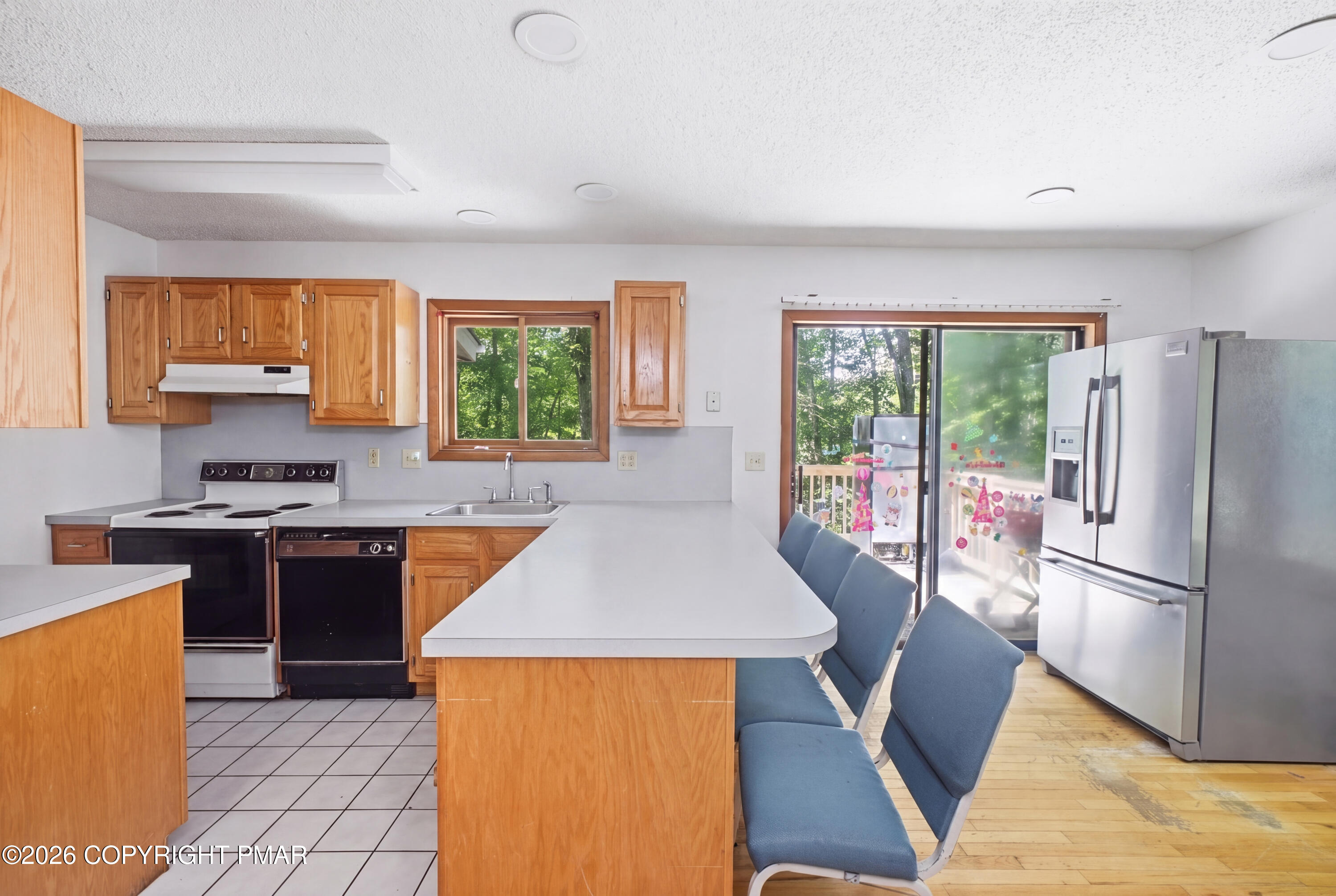 387 Canterbury Road Bushkill, PA 18324 - Photo 9 of 26 Kitchen (Virtually Decluttered)