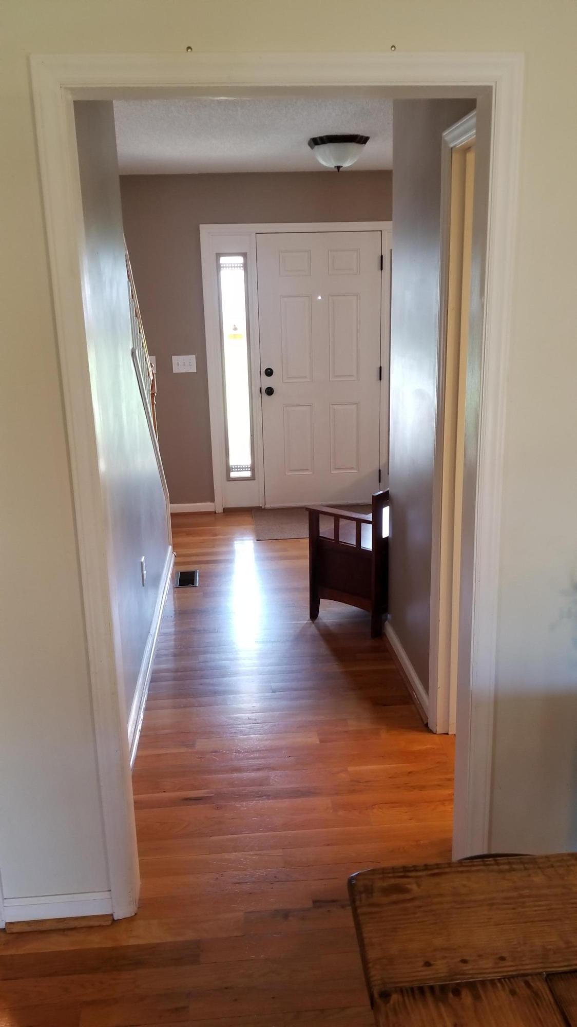 267 Valley Road Hardy, VA 24101 - Photo 28 of 71 26 Foyer (1)