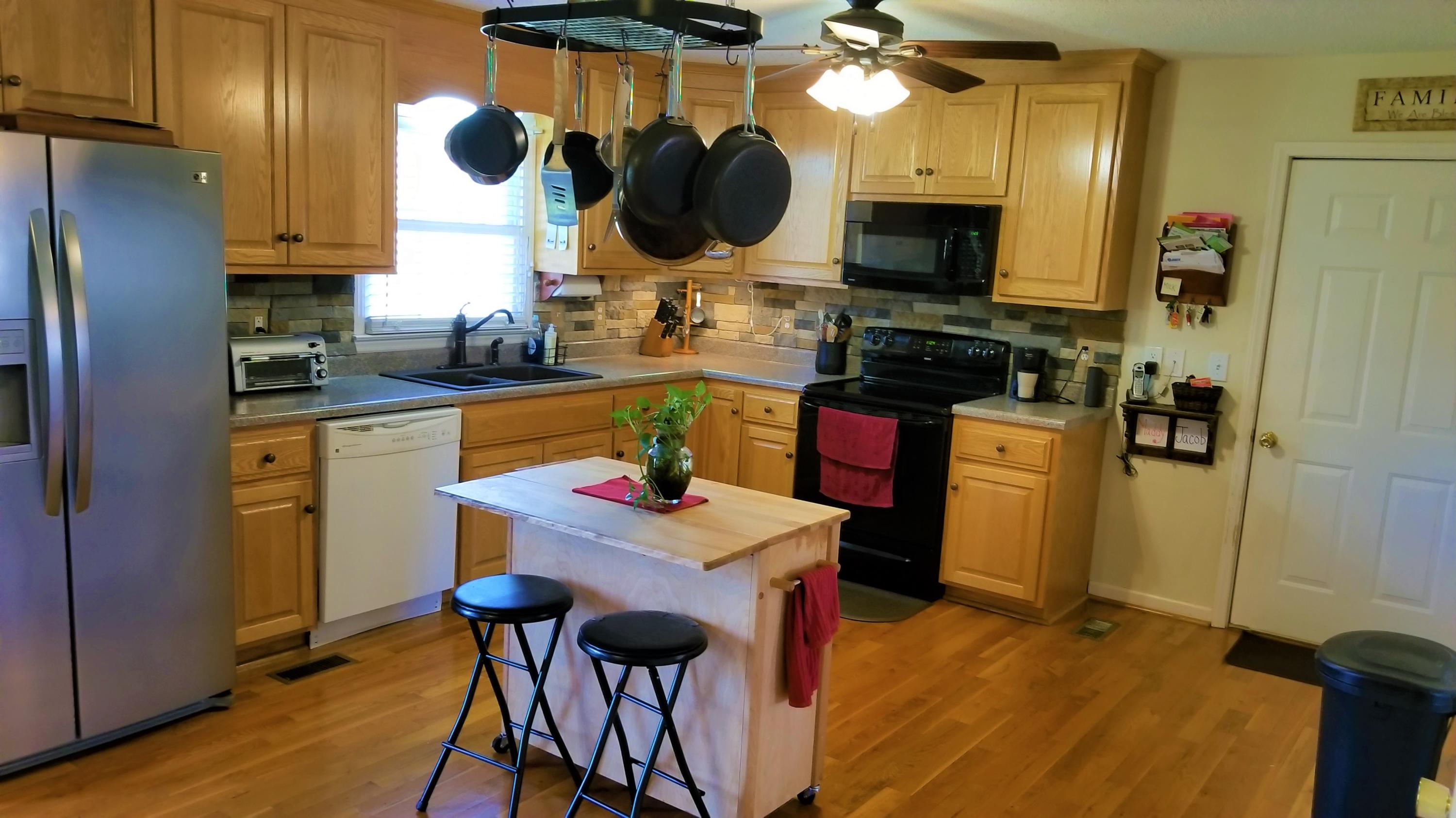 267 Valley Road Hardy, VA 24101 - Photo 34 of 71 32 Kitchen (11)