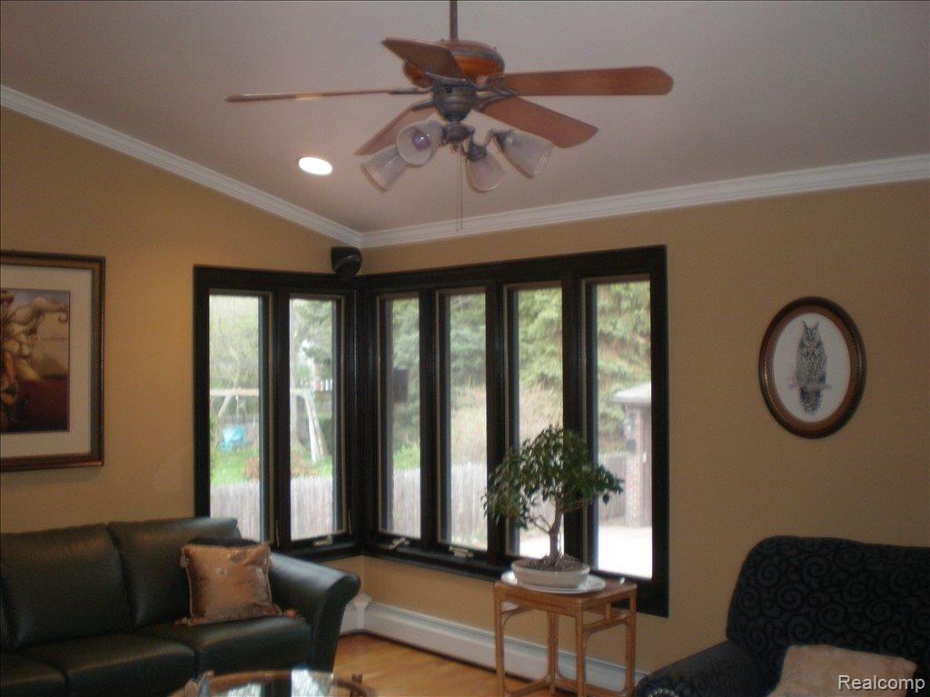 548 Barrington Road Grosse Pointe, MI 48230 - Photo 10 of 12 012_12