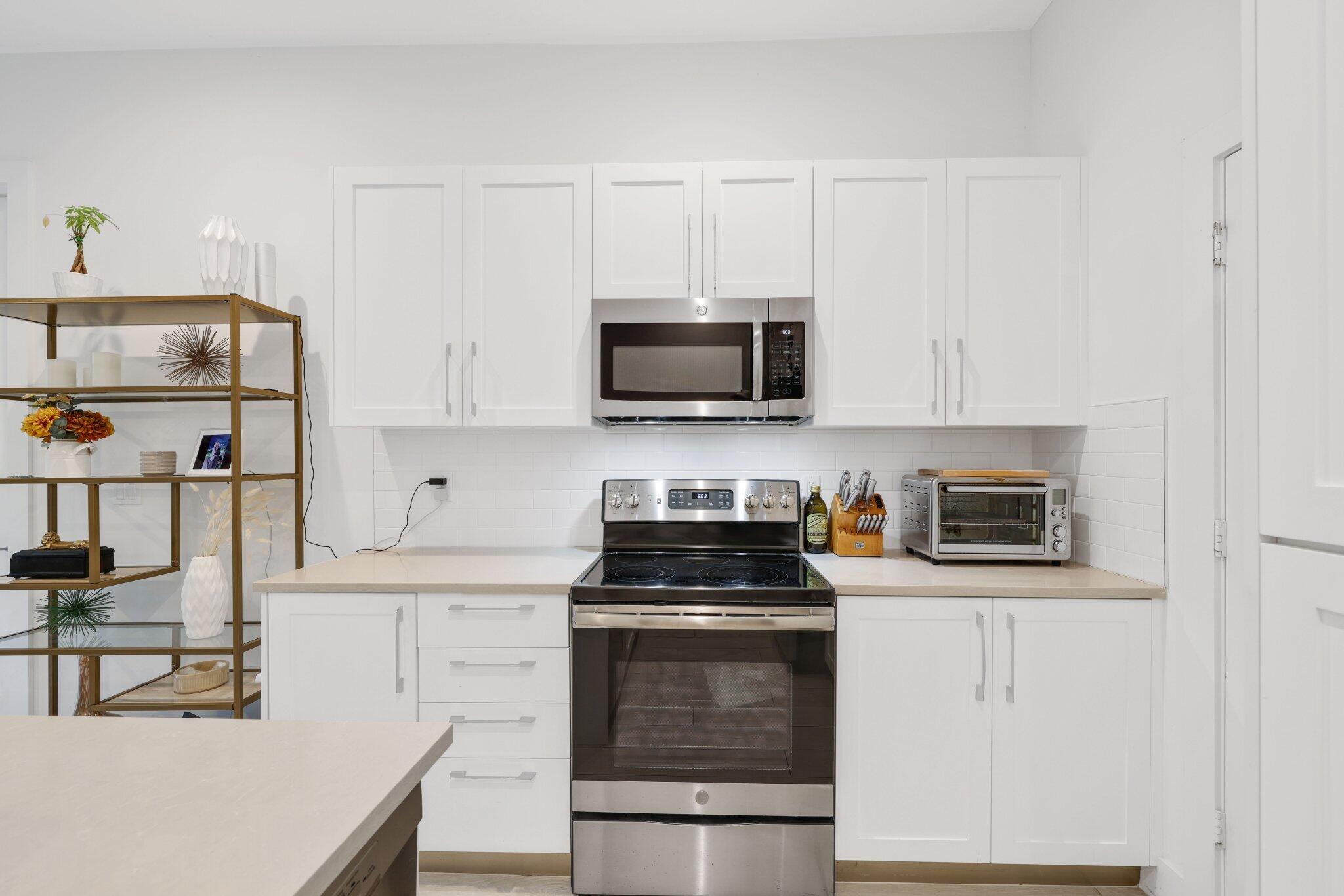 2213 Florida Boulevard Delray Beach, FL 33483 - Photo 13 of 37 Kitchen