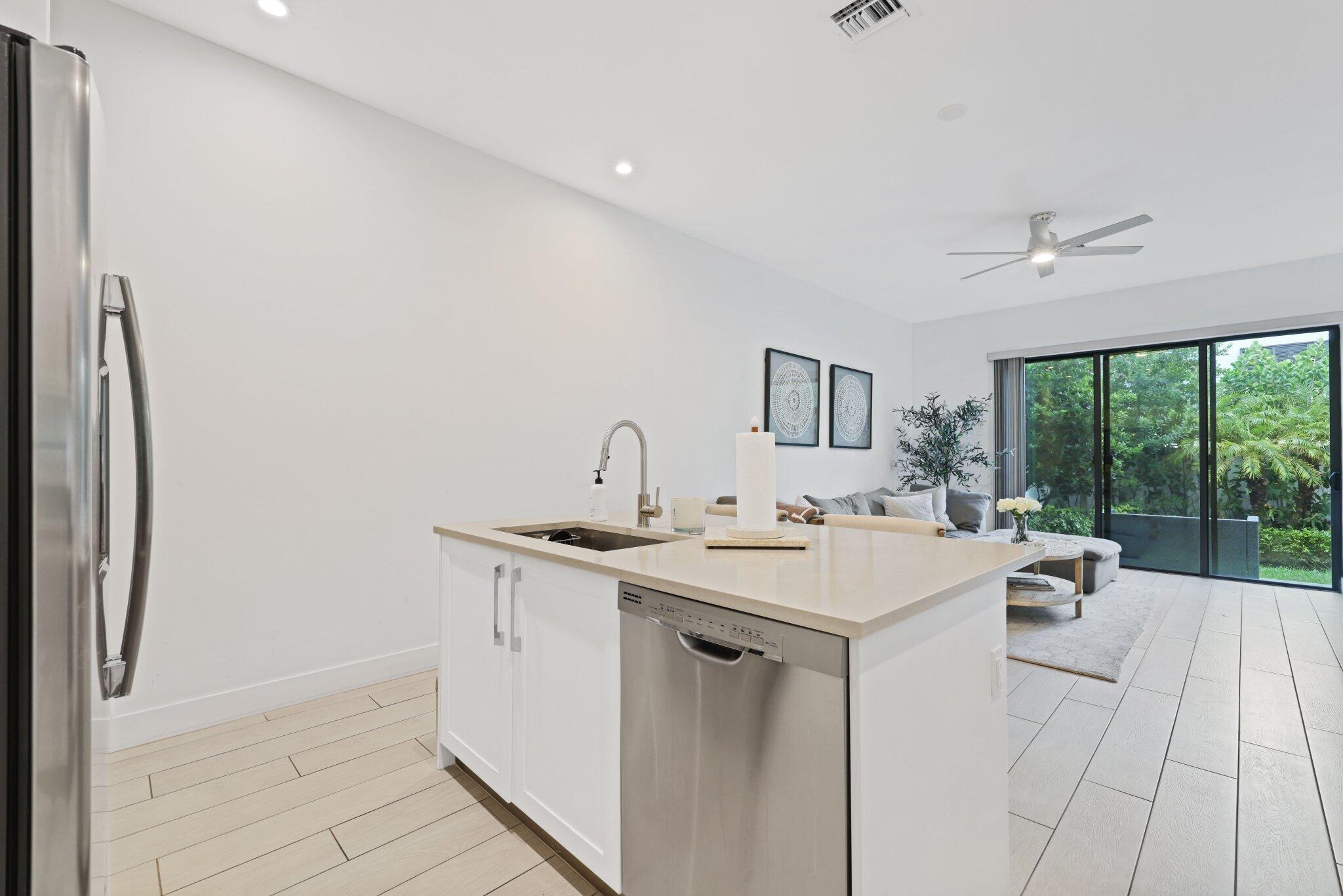 2213 Florida Boulevard Delray Beach, FL 33483 - Photo 14 of 37 Kitchen