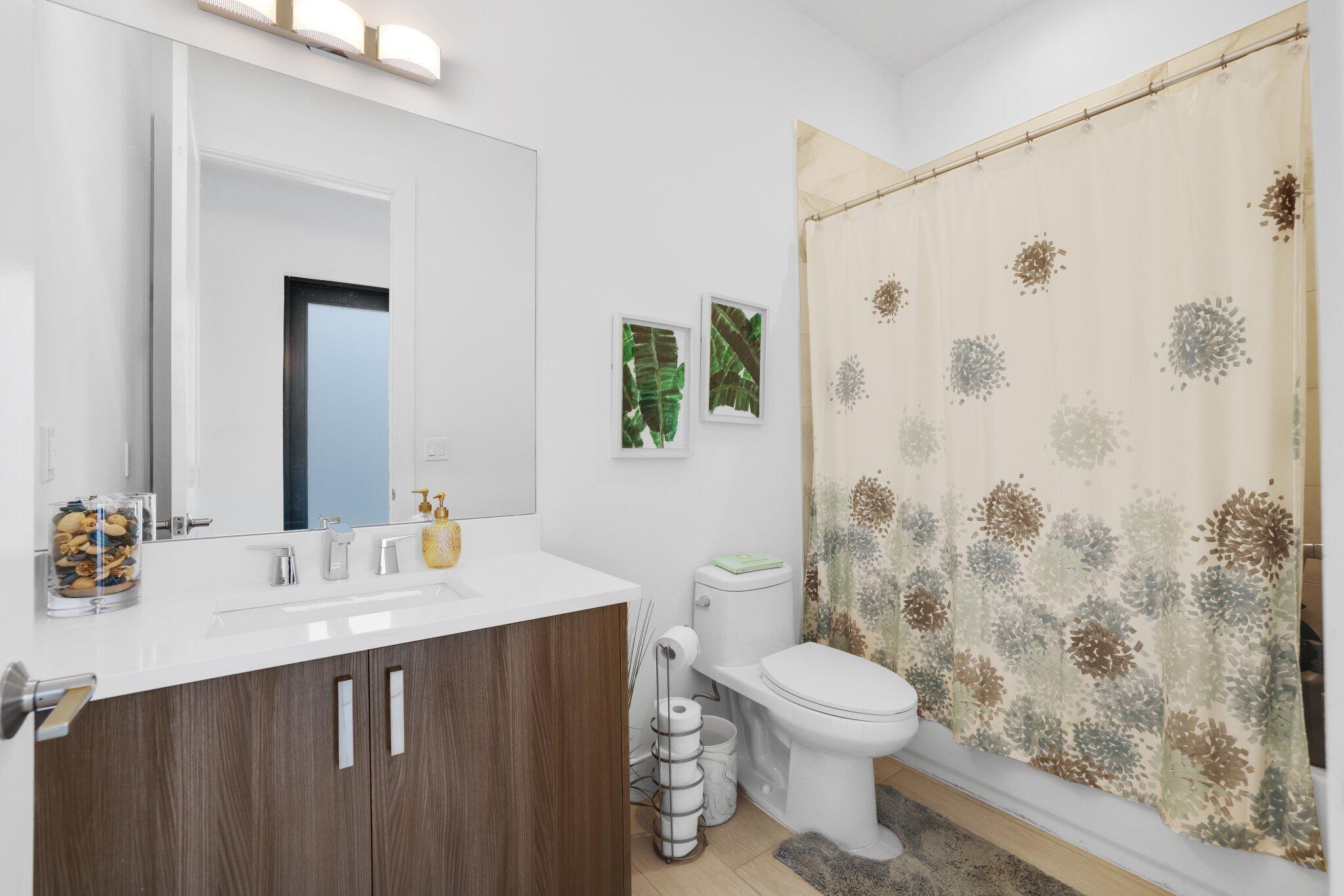 2213 Florida Boulevard Delray Beach, FL 33483 - Photo 17 of 37 Bathroom 1 - 1st floor