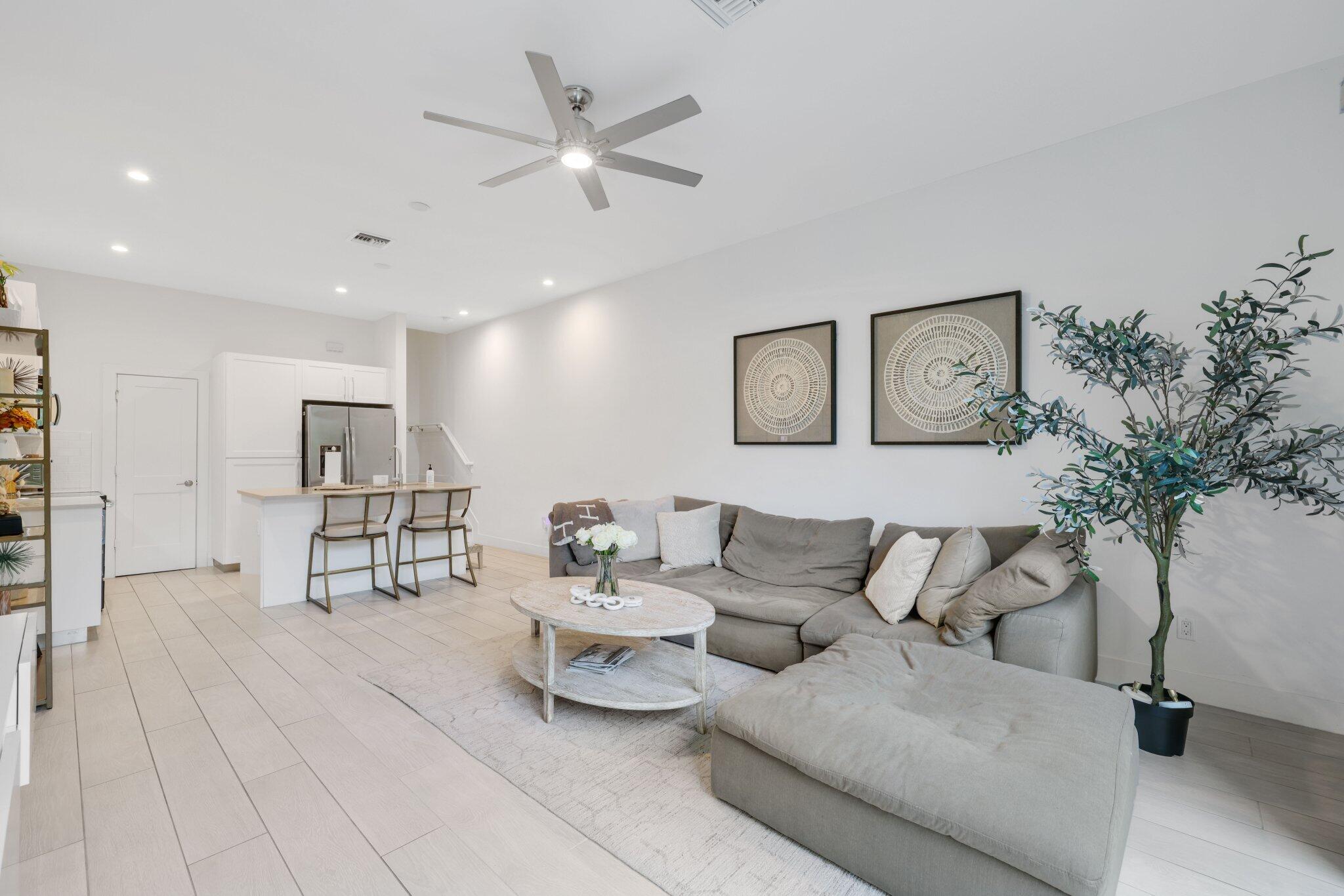 2213 Florida Boulevard Delray Beach, FL 33483 - Photo 8 of 37 Living room