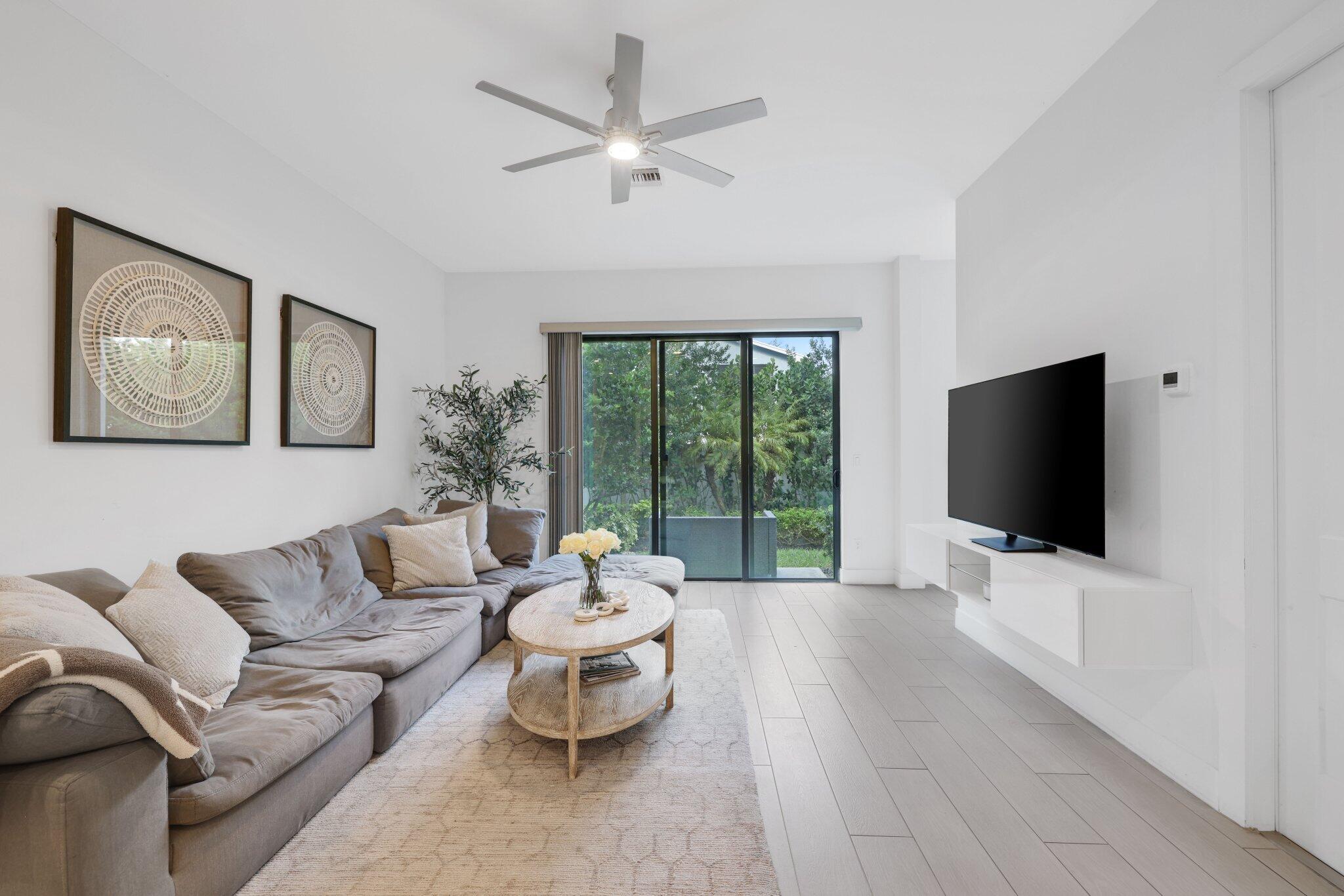 2213 Florida Boulevard Delray Beach, FL 33483 - Photo 9 of 37 Living room