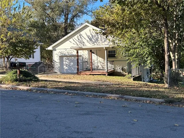 $220,000 | 524 Walnut Street, Leavenworth, KS 66048