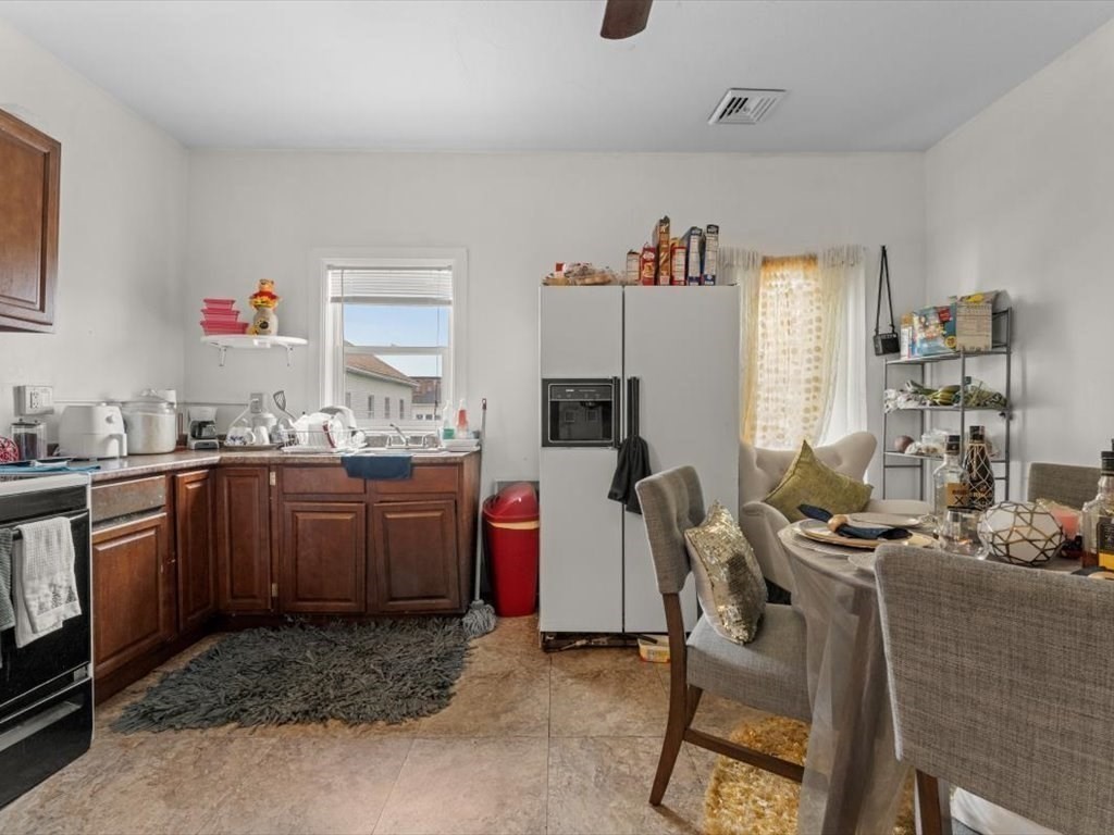 120 Grand Street Worcester, MA 01603 - Photo 16 of 36 a room with a workspace