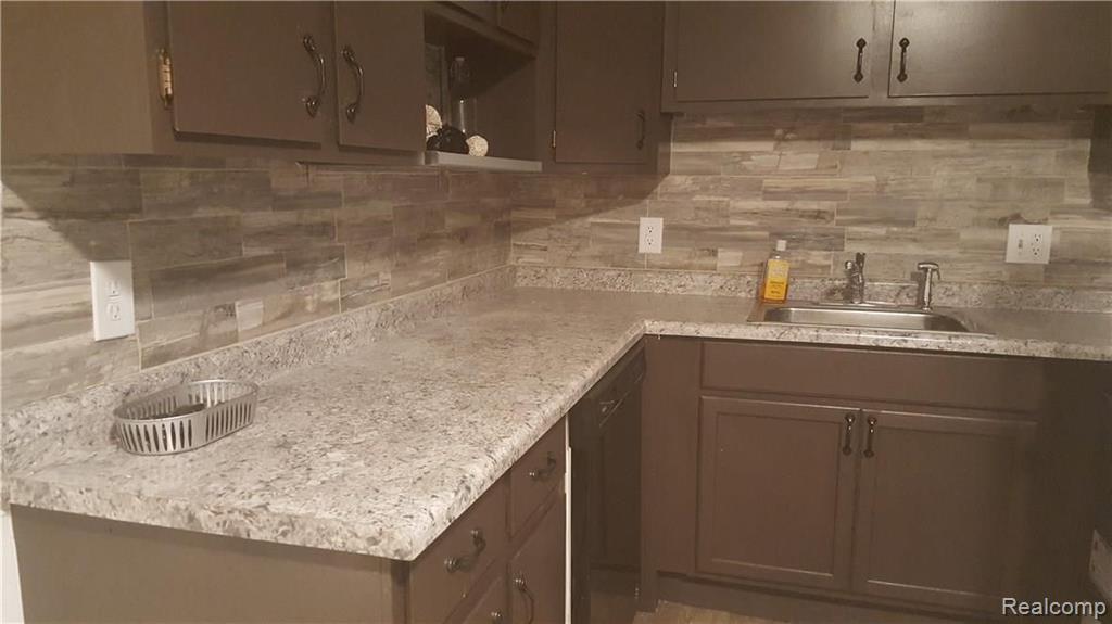 29233 Hayes Road, Unit 2 Warren, MI 48088 - Photo 4 of 17