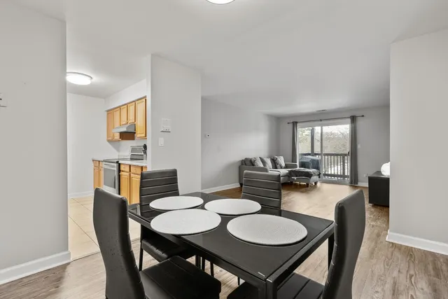 $222,900 | 1426 Stonebridge Circle, Unit K8, Wheaton, IL 60189