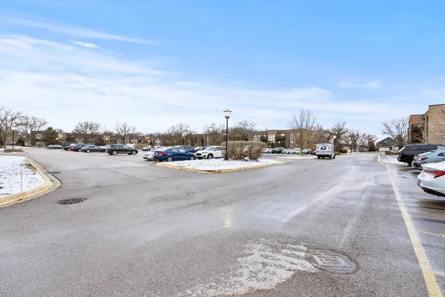 $222,900 | 1426 Stonebridge Circle, Unit K8, Wheaton, IL 60189