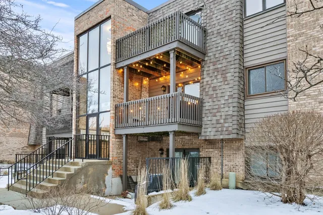 $222,900 | 1426 Stonebridge Circle, Unit K8, Wheaton, IL 60189