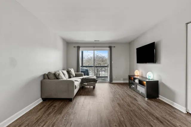 $222,900 | 1426 Stonebridge Circle, Unit K8, Wheaton, IL 60189