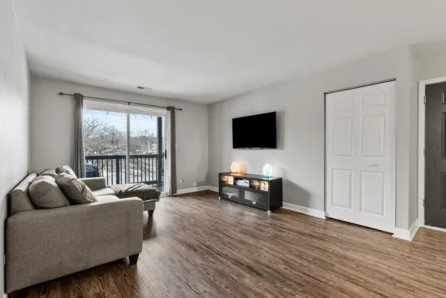 $222,900 | 1426 Stonebridge Circle, Unit K8, Wheaton, IL 60189