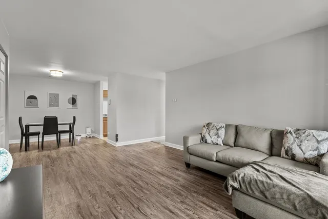 $222,900 | 1426 Stonebridge Circle, Unit K8, Wheaton, IL 60189