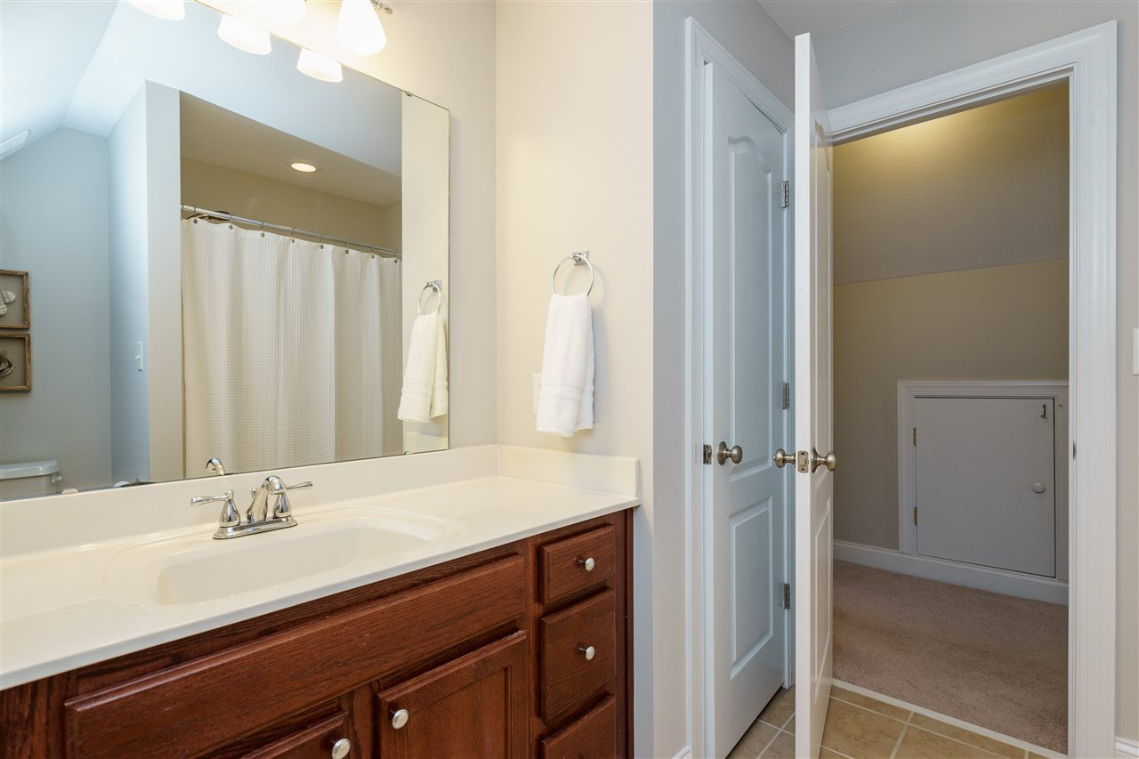 712 South East Street Raleigh, NC 27601 - Photo 20 of 25 Bathroom