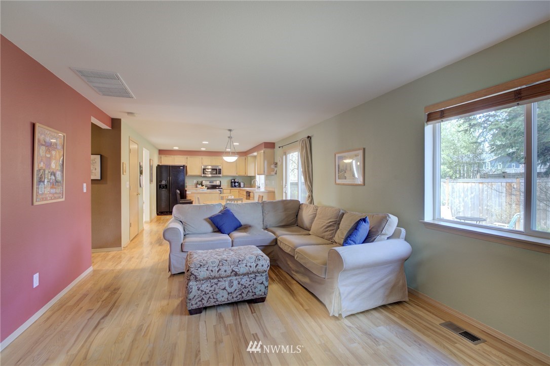 6724 Northeast 1st Place Renton, WA 98059 - Photo 14 of 27 Gallery Image 14