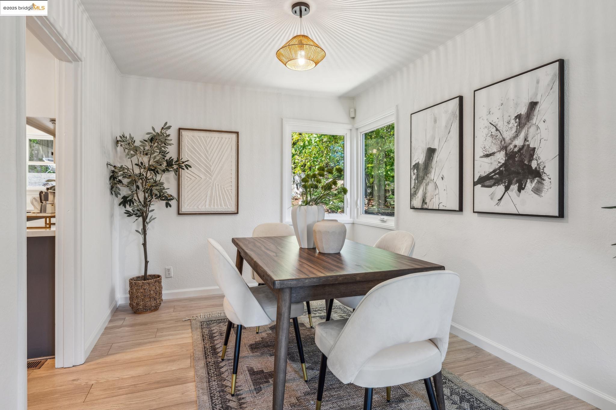 7069 Saroni Drive Oakland, CA 94611 - Photo 11 of 40