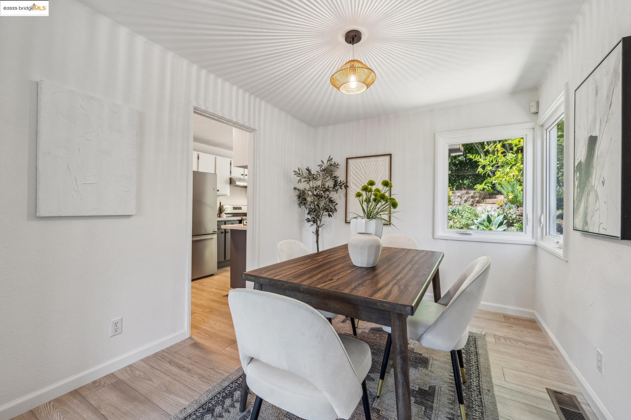 7069 Saroni Drive Oakland, CA 94611 - Photo 12 of 40