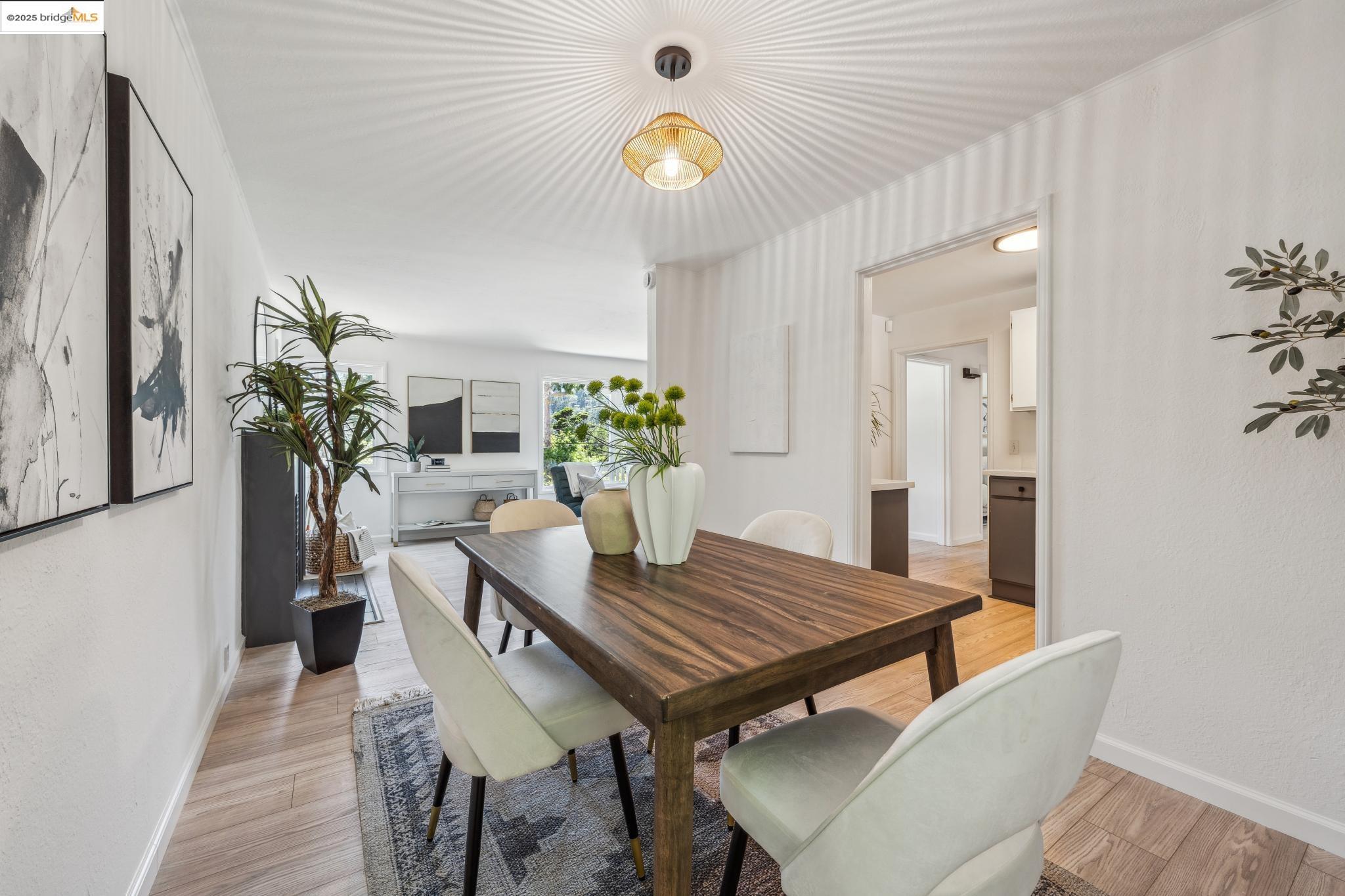 7069 Saroni Drive Oakland, CA 94611 - Photo 13 of 40