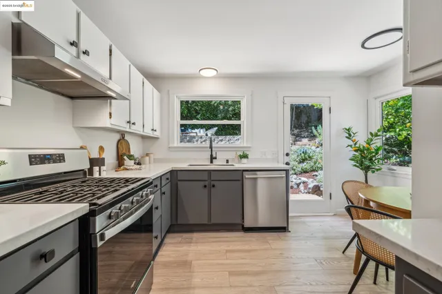 $899,000 | 7069 Saroni Drive, Oakland, CA 94611