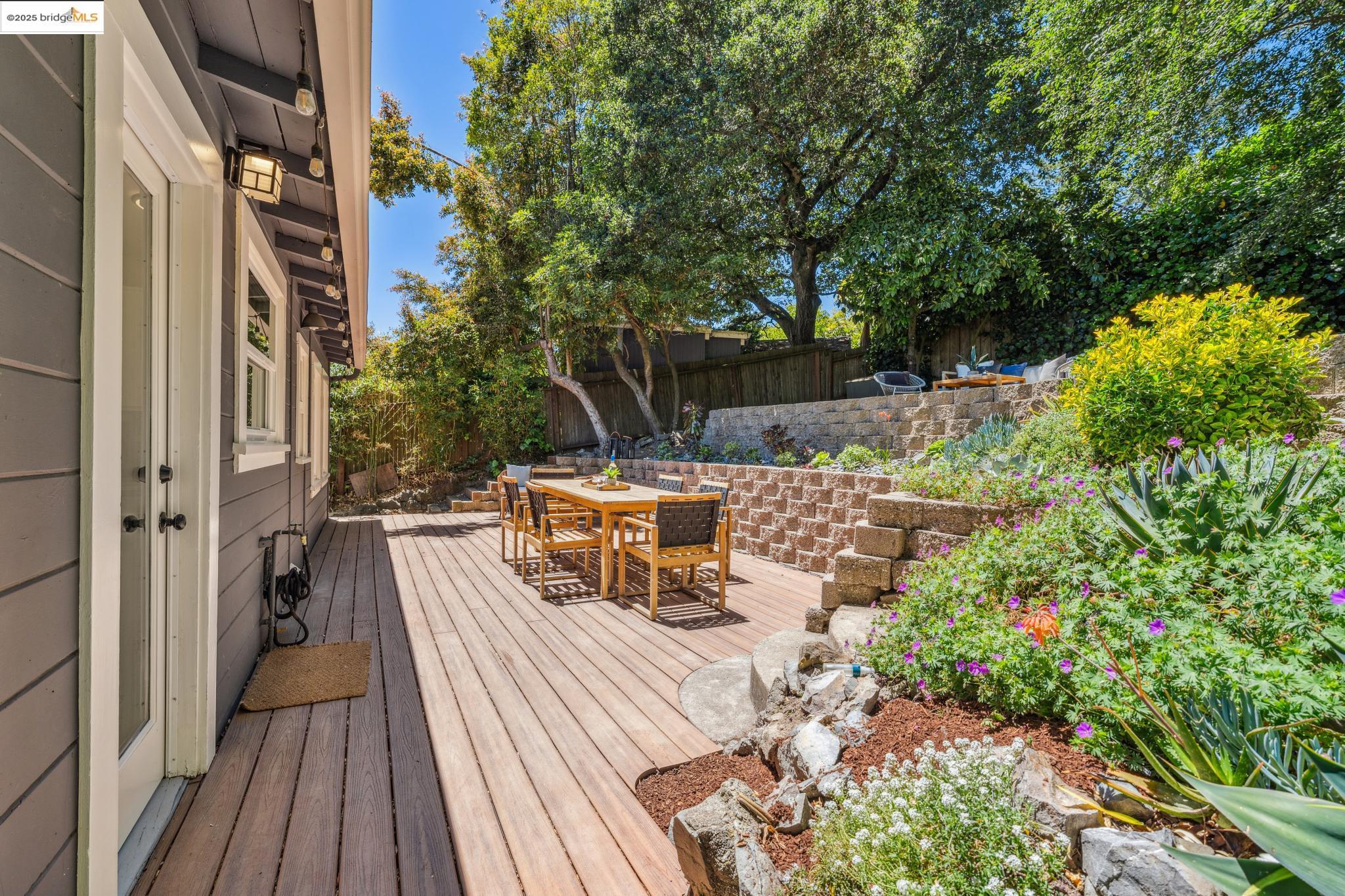 7069 Saroni Drive Oakland, CA 94611 - Photo 27 of 40