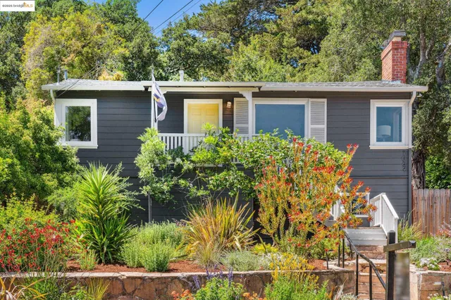 $899,000 | 7069 Saroni Drive, Oakland, CA 94611