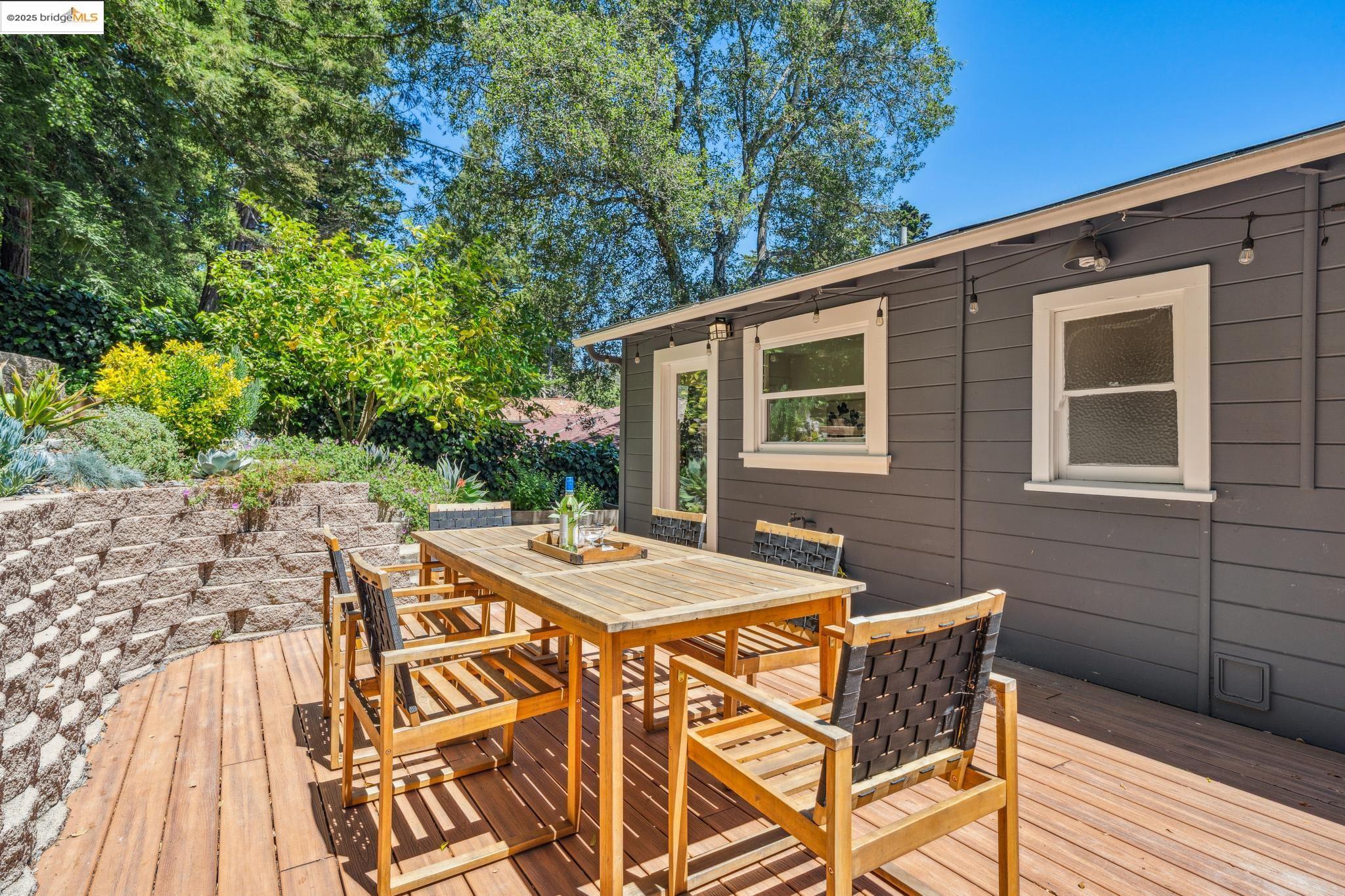 7069 Saroni Drive Oakland, CA 94611 - Photo 32 of 40