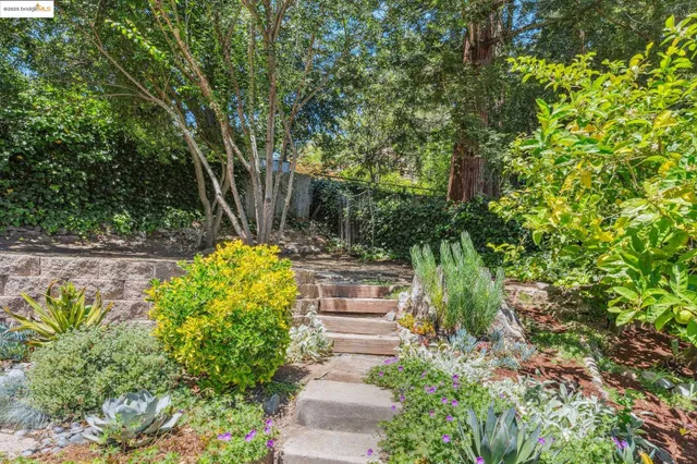 $899,000 | 7069 Saroni Drive, Oakland, CA 94611