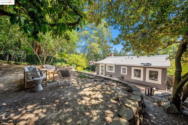 $899,000 | 7069 Saroni Drive, Oakland, CA 94611