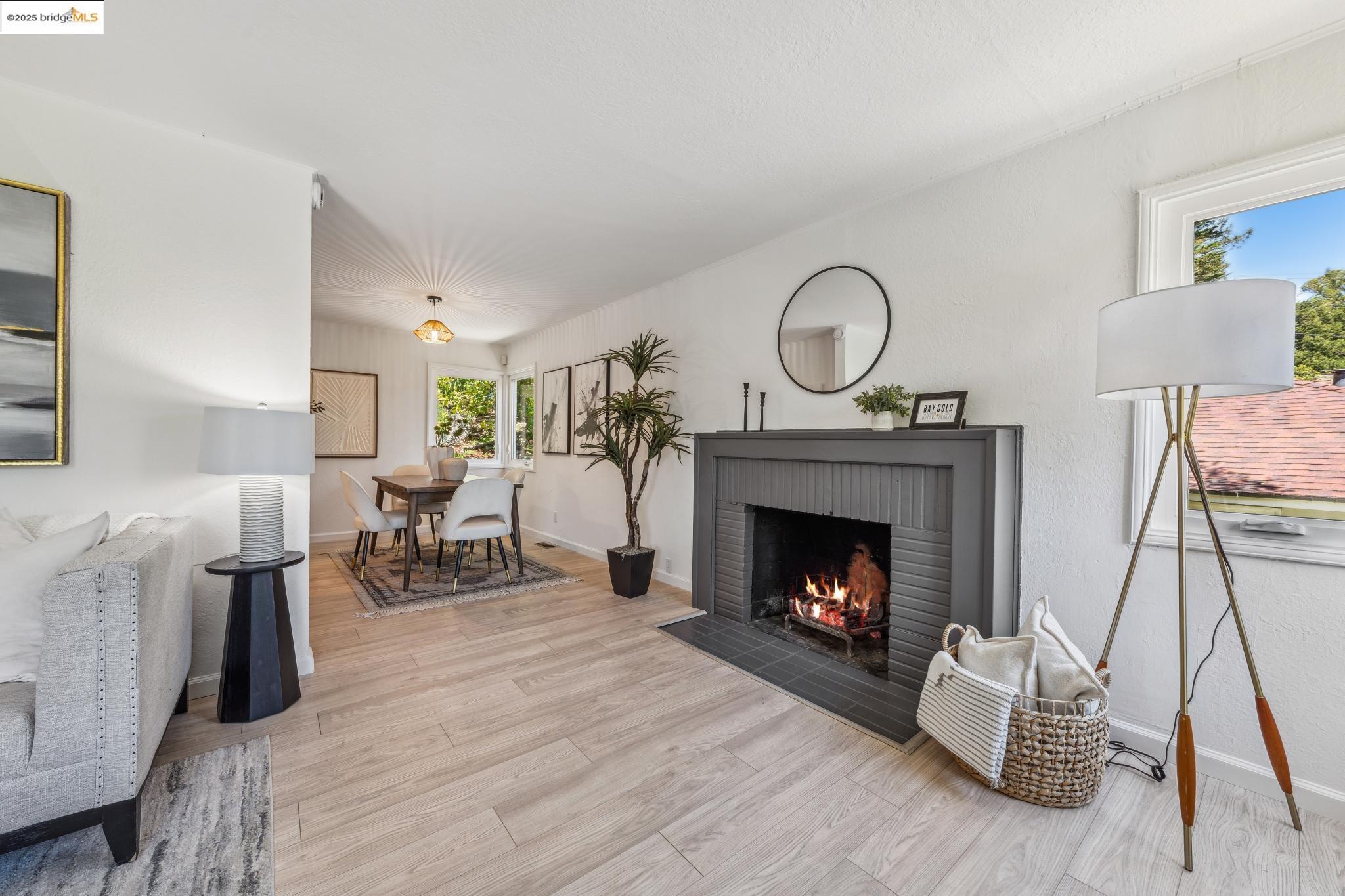 7069 Saroni Drive Oakland, CA 94611 - Photo 10 of 40