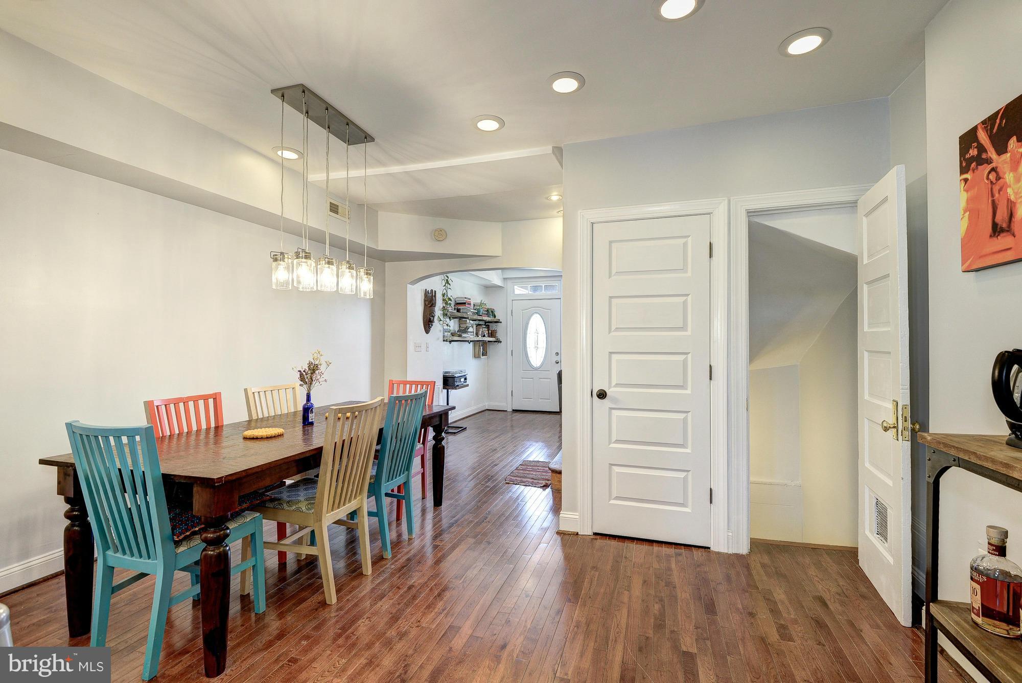 Dining Room (3 of 3)