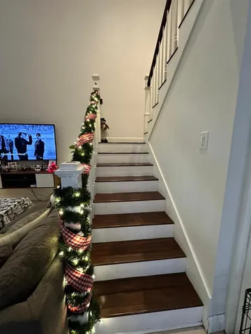 a view of entryway and hall