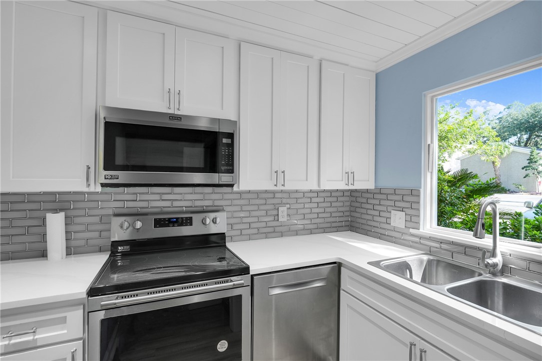 424 Magnolia Avenue, Unit 6 St. Simons Island, GA 31522 - Photo 10 of 32