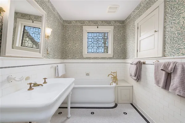 $7,000 | 4 Hunter Avenue, Newport, RI 02840