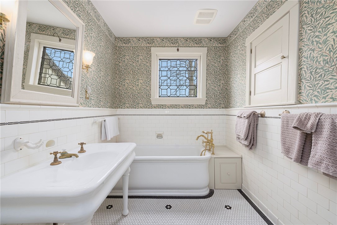 4 Hunter Avenue Newport, RI 02840 - Photo 16 of 49 first floor full bath