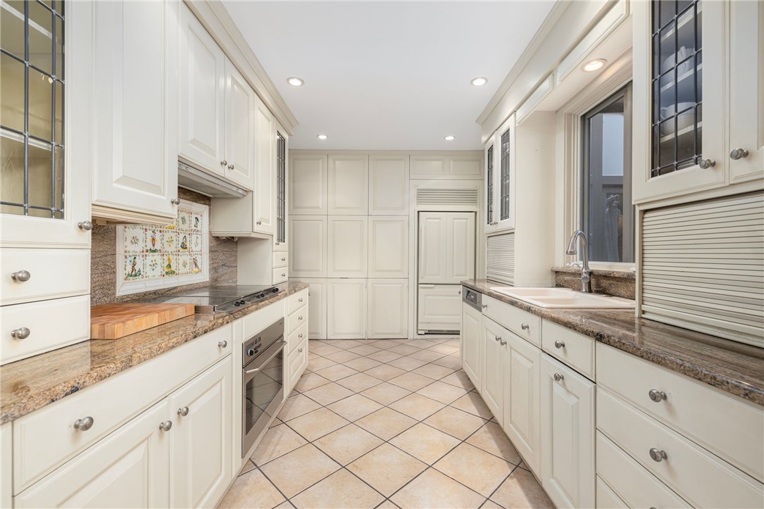 4 Hunter Avenue Newport, RI 02840 - Photo 19 of 49 kitchen