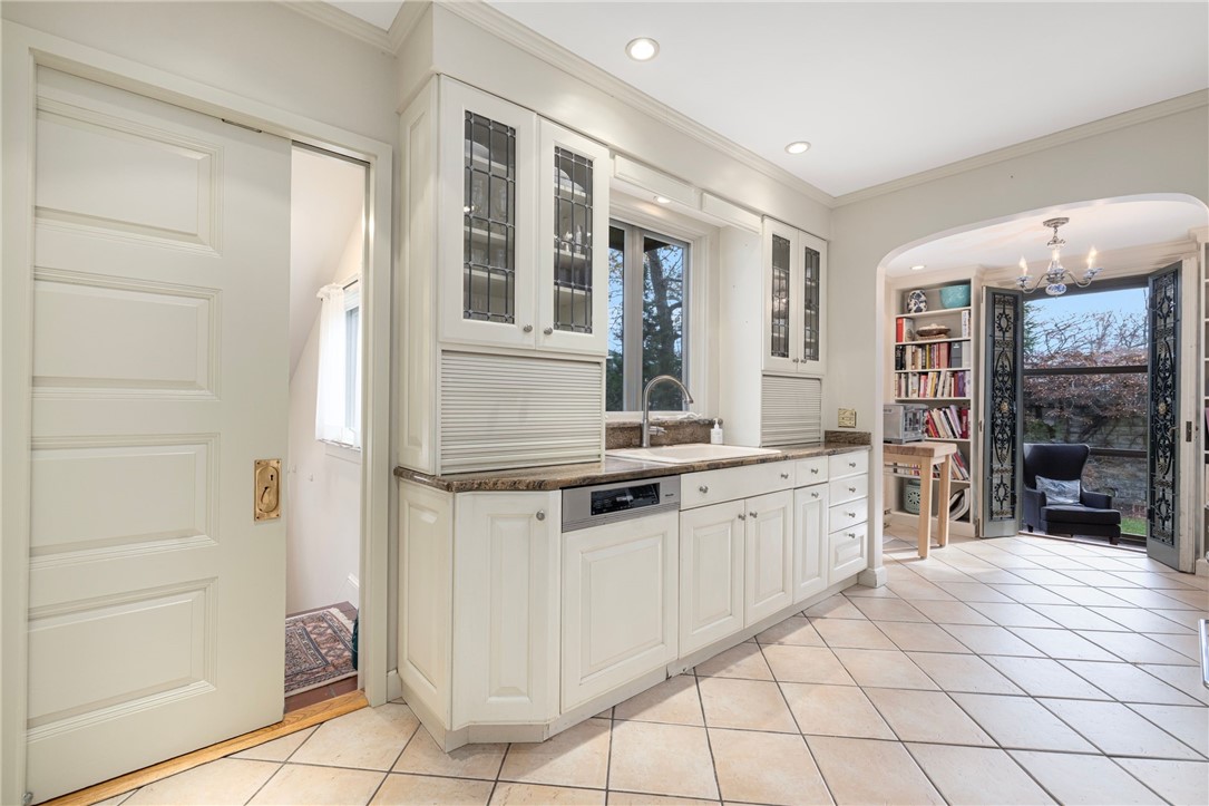 4 Hunter Avenue Newport, RI 02840 - Photo 22 of 49 kitchen
