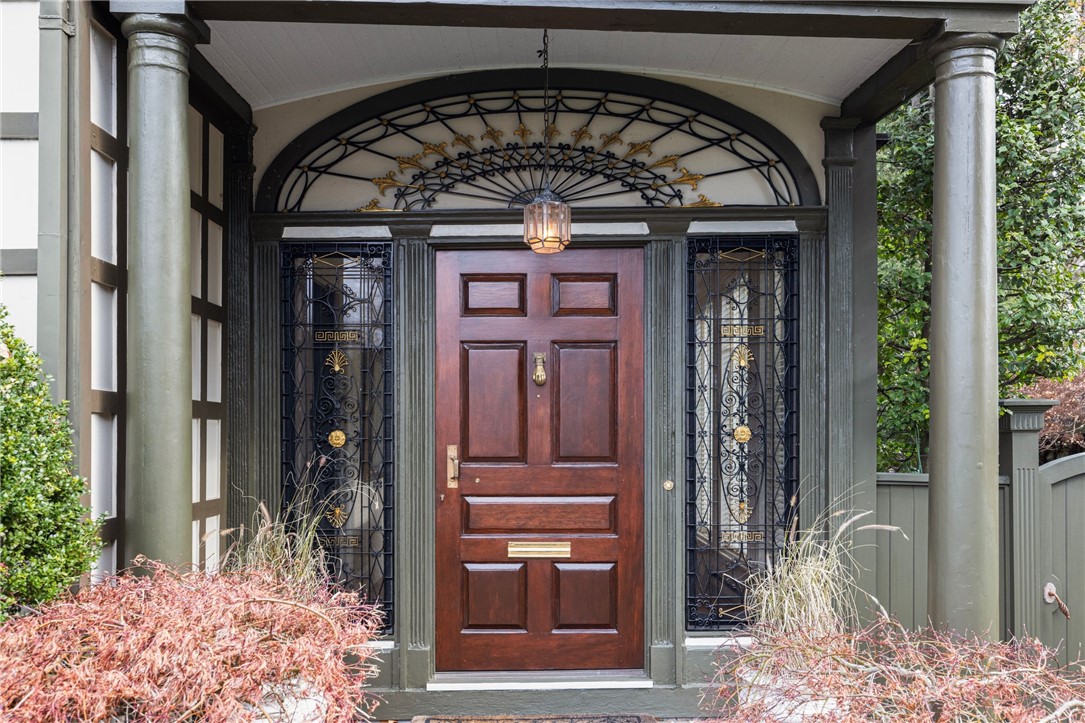 4 Hunter Avenue Newport, RI 02840 - Photo 3 of 49 front door