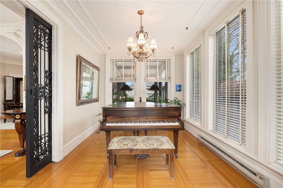 4 Hunter Avenue Newport, RI 02840 - Photo 4 of 49 conservatory/foyer