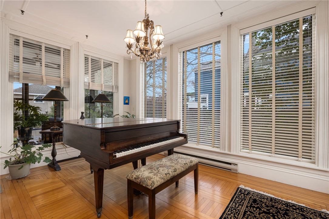 4 Hunter Avenue Newport, RI 02840 - Photo 5 of 49 conservatory/foyer