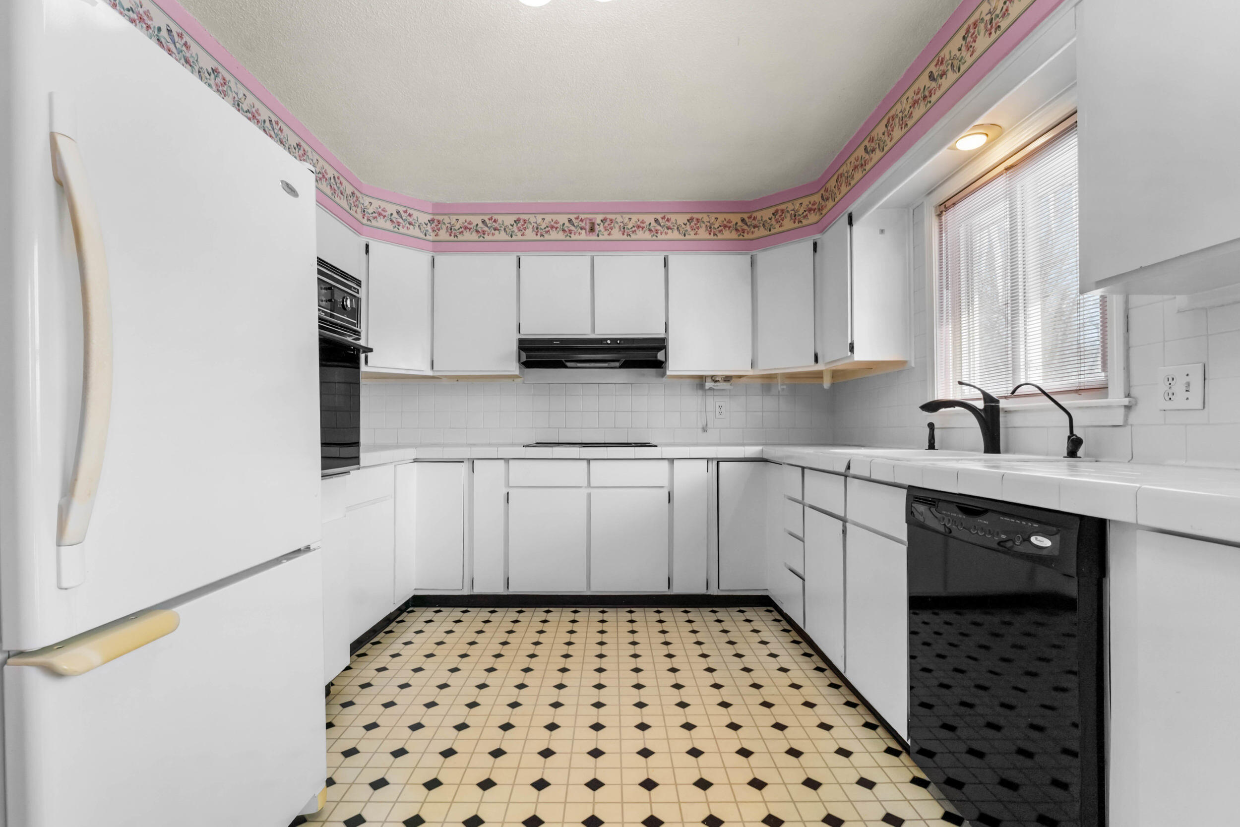 1632 Hudson Road Hillsdale, MI 49242 - Photo 5 of 45 23__dsc3932