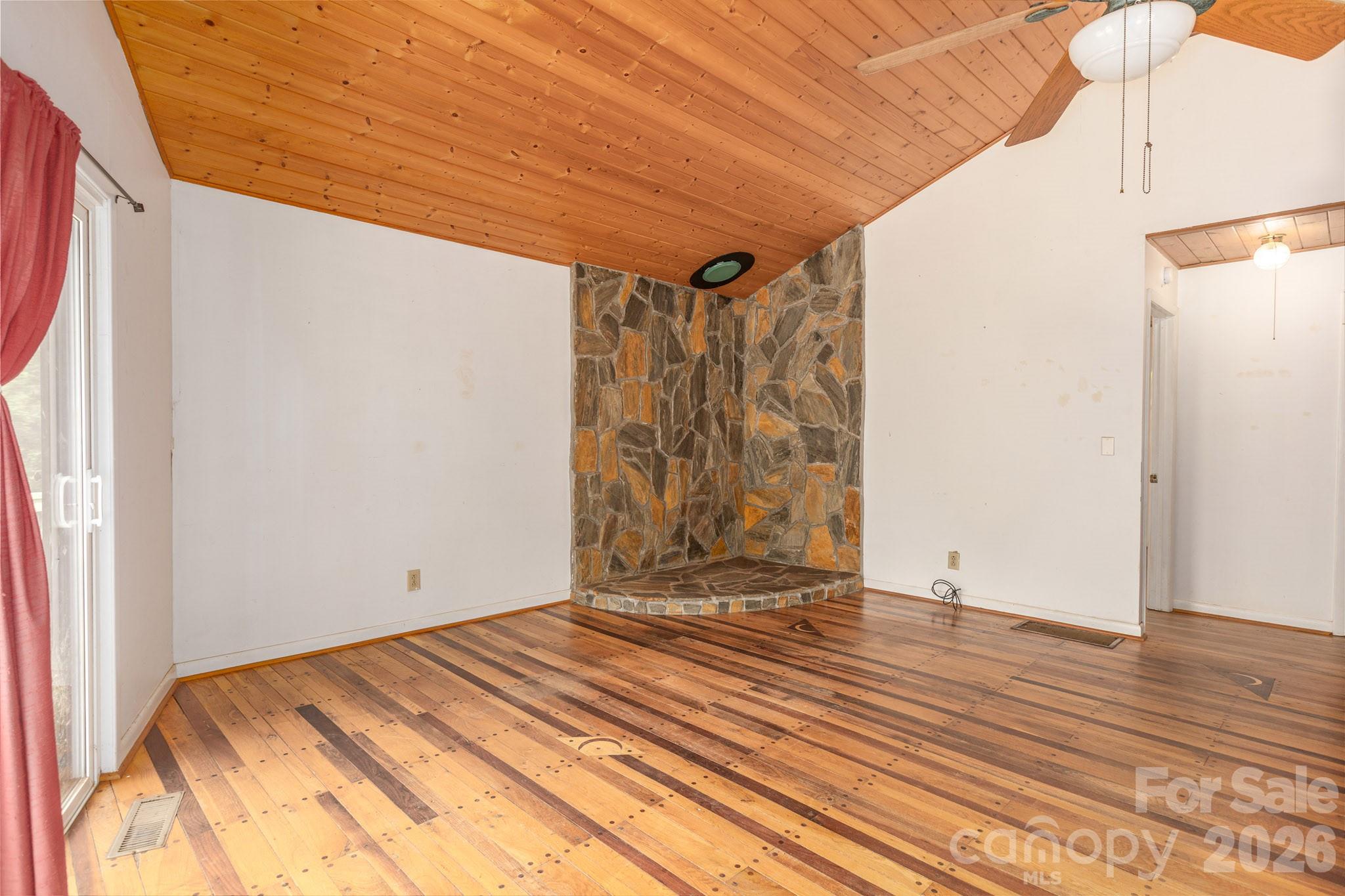 295 Richmond Road Bakersville, NC 28705 - Photo 5 of 33