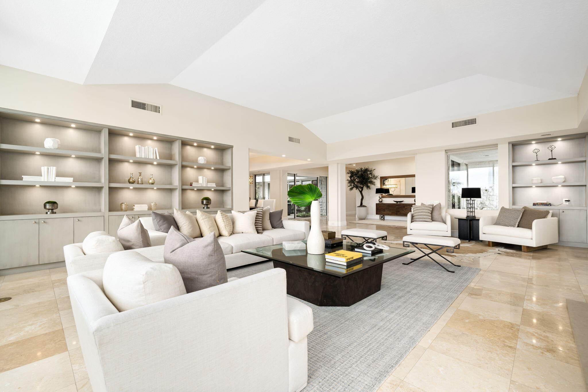 50 Fincher Way Rancho Mirage, CA 92270 - Photo 11 of 63 Living room