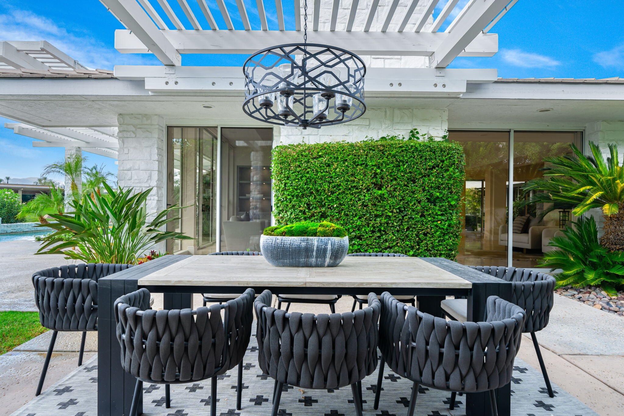 50 Fincher Way Rancho Mirage, CA 92270 - Photo 36 of 63 Private side yard eating area