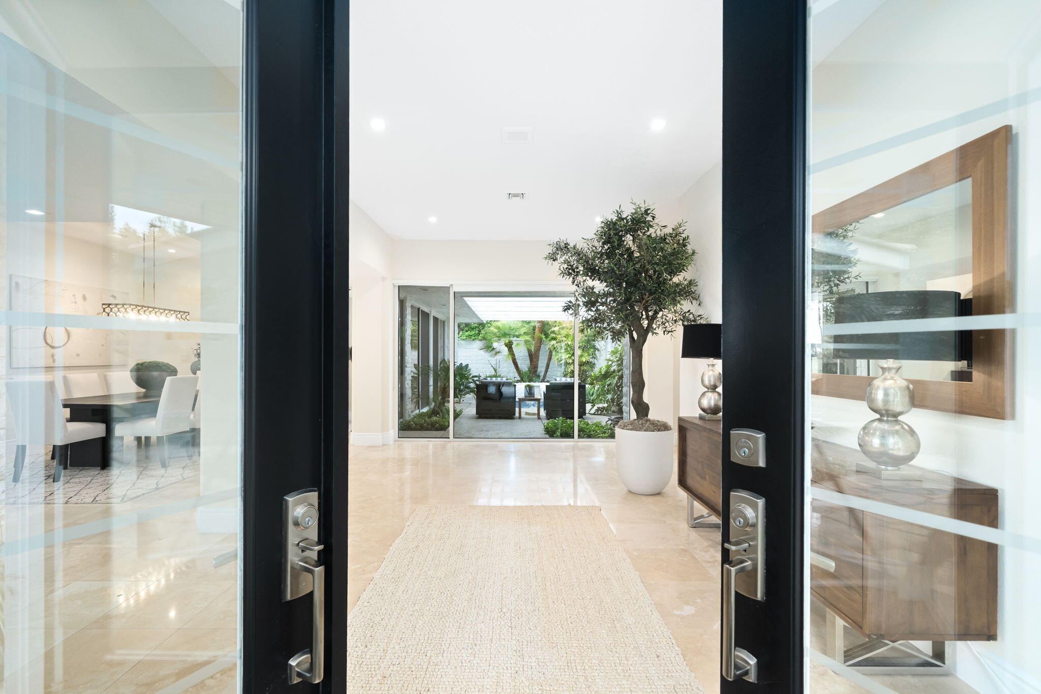 50 Fincher Way Rancho Mirage, CA 92270 - Photo 5 of 63 Grand entry