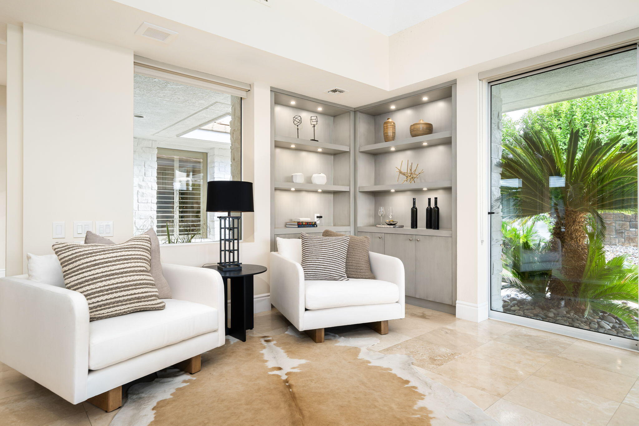 50 Fincher Way Rancho Mirage, CA 92270 - Photo 10 of 63 Living room