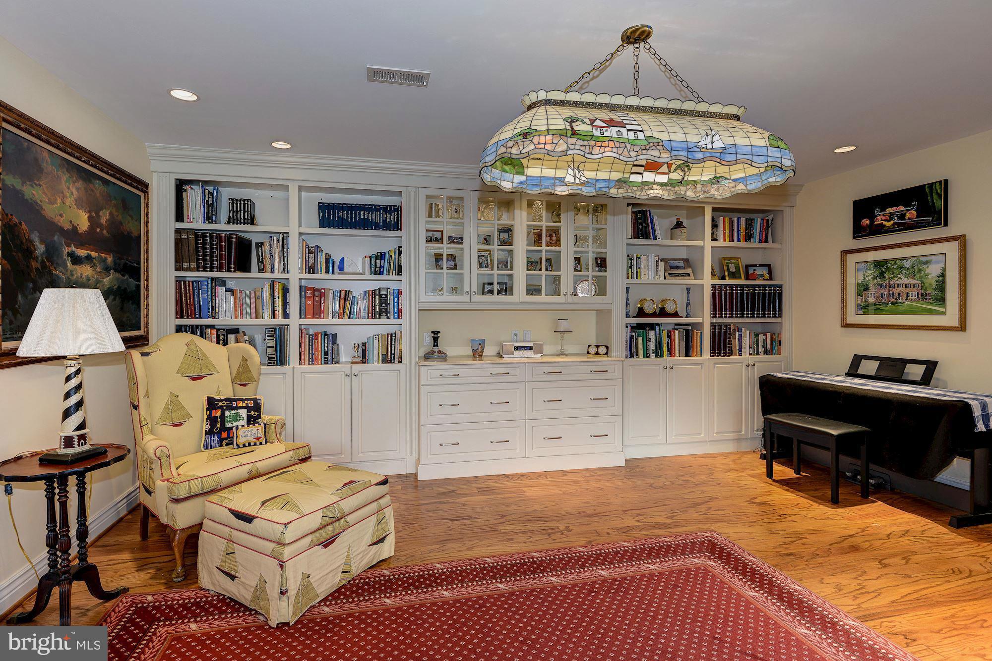 747 Robin Hood Road Annapolis, MD 21405 - Photo 16 of 29 Family Room with Built-ins