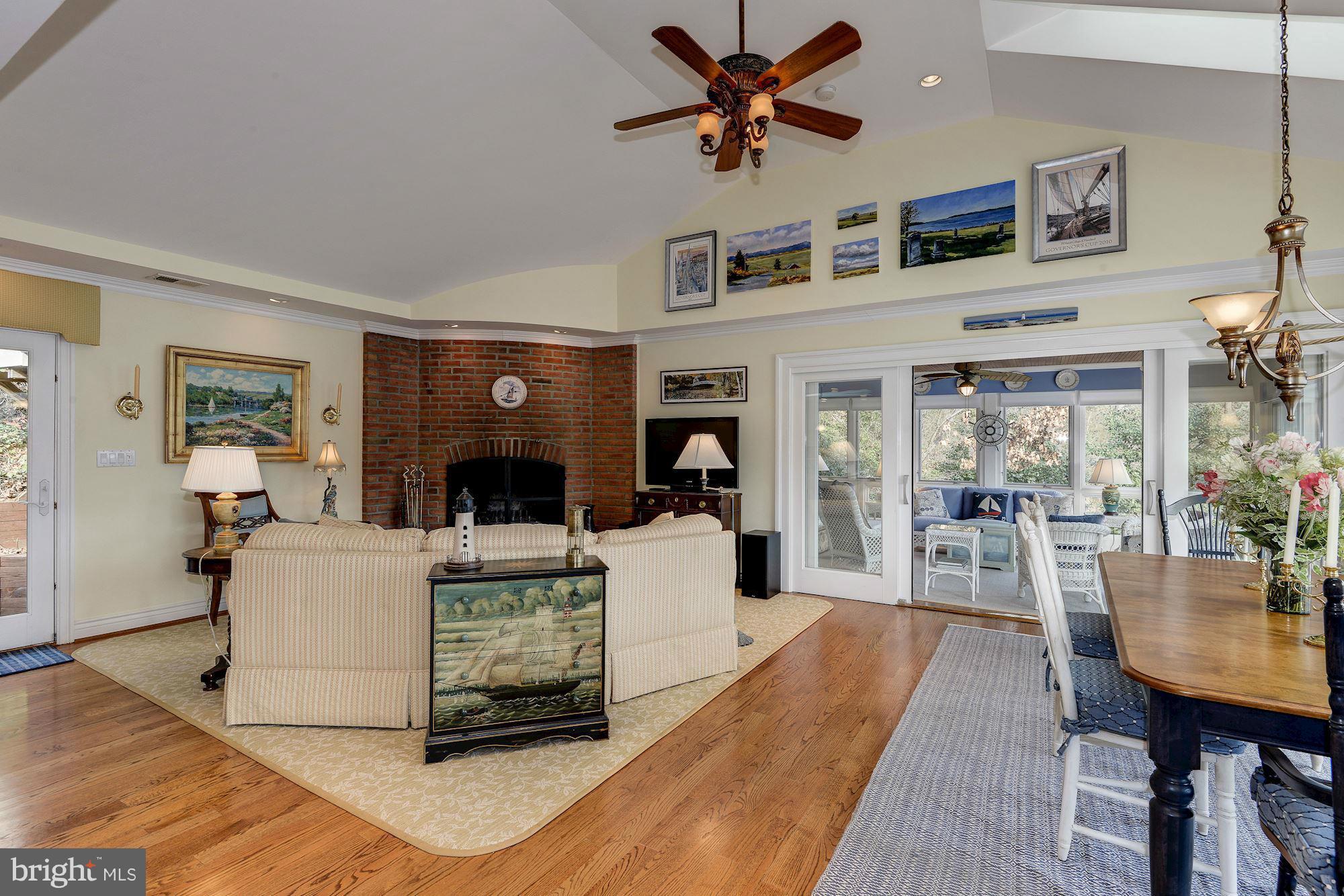 747 Robin Hood Road Annapolis, MD 21405 - Photo 7 of 29 Living Room