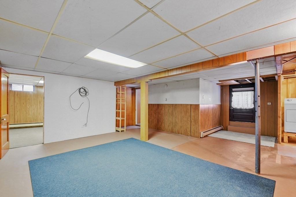 179 State Road Templeton, MA 01436 - Photo 20 of 22 an empty room with windows