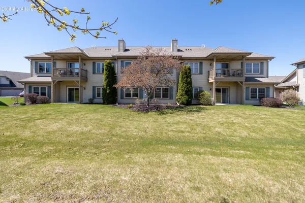 $304,900 | N55W17164 Ravenwood Drive, Menomonee Falls, WI 53051